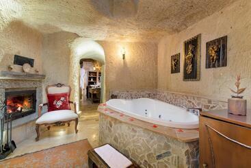 هتل Elysion Cave Suites