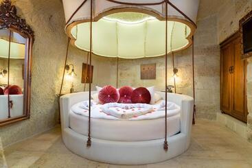 هتل Elysion Cave Suites