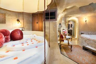 هتل Elysion Cave Suites