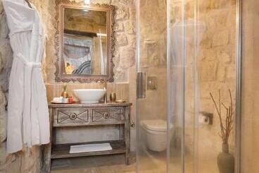 هتل Elysion Cave Suites