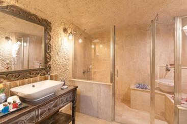 هتل Elysion Cave Suites