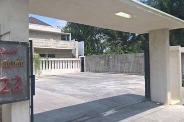 هتل Rumah Amanda Residence