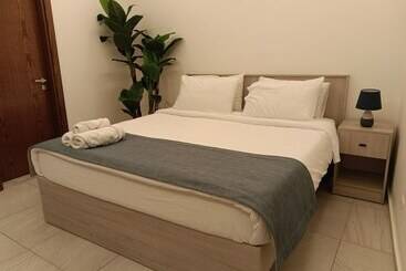 هتل Shade Suites And Studios