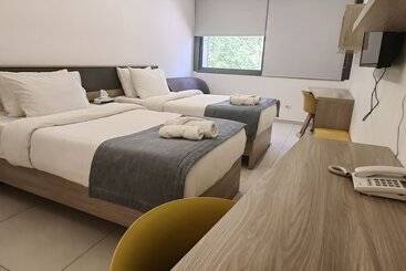 هتل Shade Suites And Studios