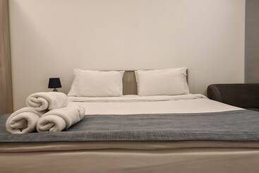 هتل Shade Suites And Studios