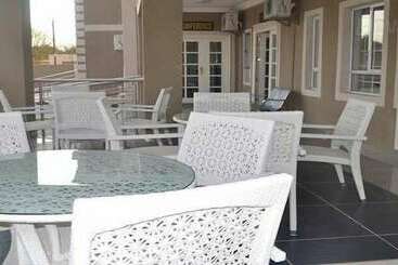 هتل South Court Inn