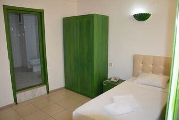 Lavinia Otel