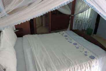 پانسیون Lions Court Lodge