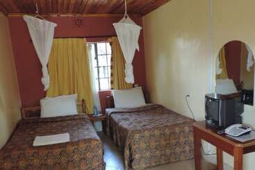 پانسیون Lions Court Lodge