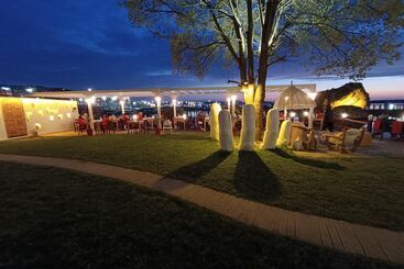 پانسیون Lotus Restaurant & Home