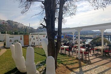 پانسیون Lotus Restaurant & Home