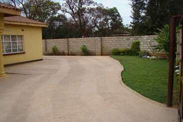 پانسیون Namwambula Mpashi Lodge