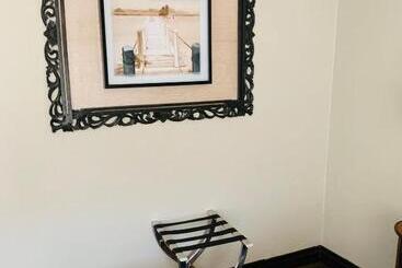 تختخواب و صبحانه Oaklands Inn And Conference Centre