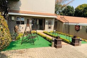 تختخواب و صبحانه Oaklands Inn And Conference Centre
