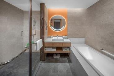 هتل Holiday Inn Luzhou Longjian By Ihg