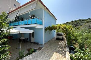 پانسیون Garden Holiday Studios