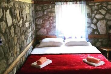 تختخواب و صبحانه Guest House Hyrmet Demushi