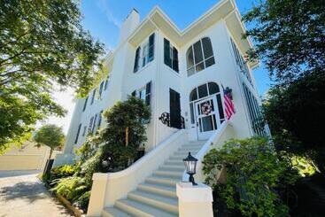 تختخواب و صبحانه Virginia Point Inn