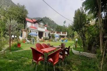هتل The Jungle Inn Resort & Restaurant