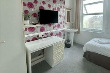 هتل The Lodge Bournemouth