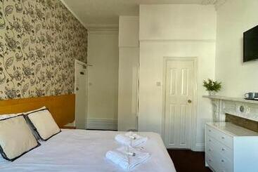 هتل The Lodge Bournemouth