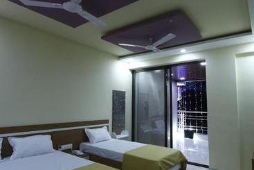 호텔 Tulsi Inn
