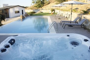 هتل Villa Regadio