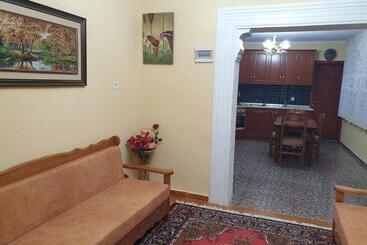 پانسیون Jordhani S House
