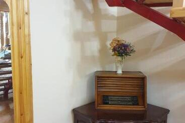 پانسیون Jordhani S House