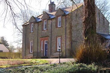 پانسیون Woodlands Country House & Cottage