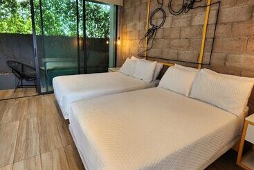 هتل Bourbon Hostal