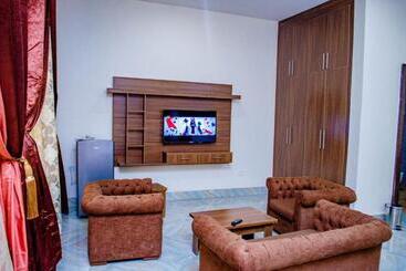 هتل Crispan Suites & Event Centre