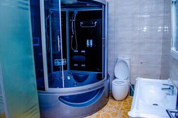 هتل Crispan Suites & Event Centre