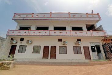 酒店 Flagship Dinesh Home Stay