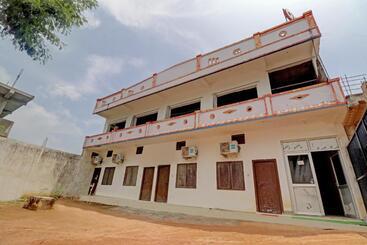 酒店 Flagship Dinesh Home Stay