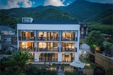 Отель Moganshan Stonegarden Hostel