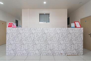 هتل Reddoorz Near Prujakan Station Cirebon