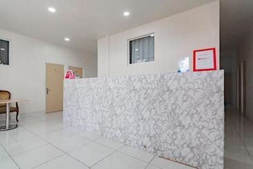 هتل Reddoorz Near Prujakan Station Cirebon