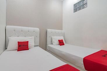 هتل Reddoorz Near Prujakan Station Cirebon
