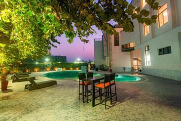Hotel Tdi Club Retreat