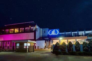 Hotel Tdi Club Retreat