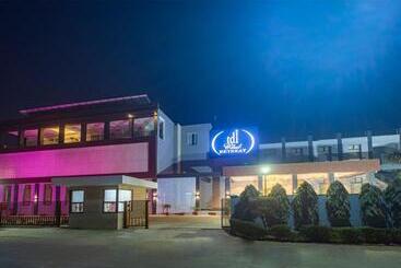 Hotel Tdi Club Retreat