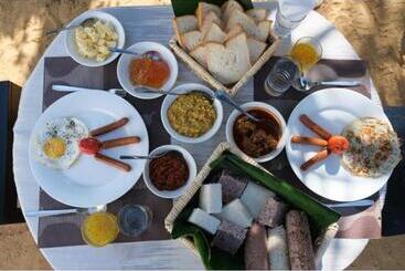 هتل The Blue Lagoon Resort  Kalpitiya