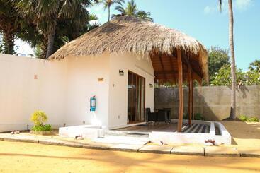هتل The Blue Lagoon Resort  Kalpitiya