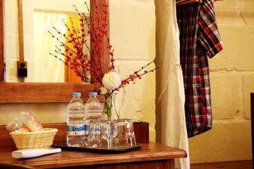 Il Bàrraġ Farmhouse B&b Gozo Traditional Hospitality