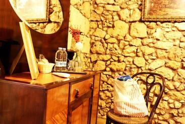 Il Bàrraġ Farmhouse B&b   Gozo Traditional Hospitality