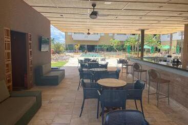 استراحتگاه Hot Beach Suites