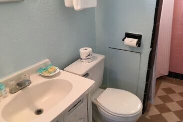 Harbor Mist Family Motel