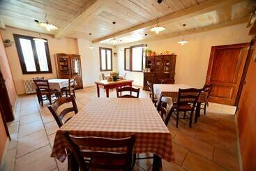 هتل Casale Boschi   Rifugio Di Pianura