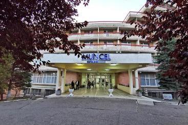 هتل Muncel Băile Felix